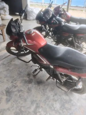 হোন্ডা সিবি ২০১৬ লাল