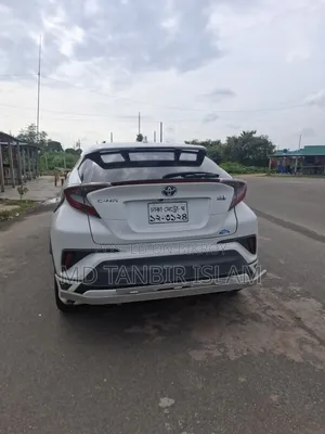 টয়োটা সি-এইচআর এক্সএলই প্রিমিয়াম এফডব্লিউডি (২.০এল ৪সাইল ২এএম) ২০১৮ সাদা