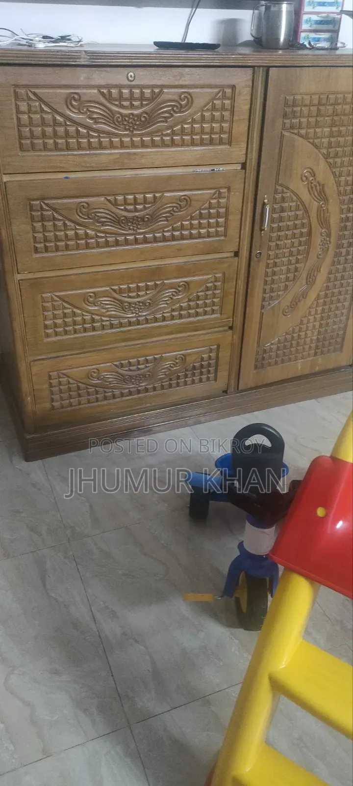 শগুন কাঠের ওয়ার্ডরোব