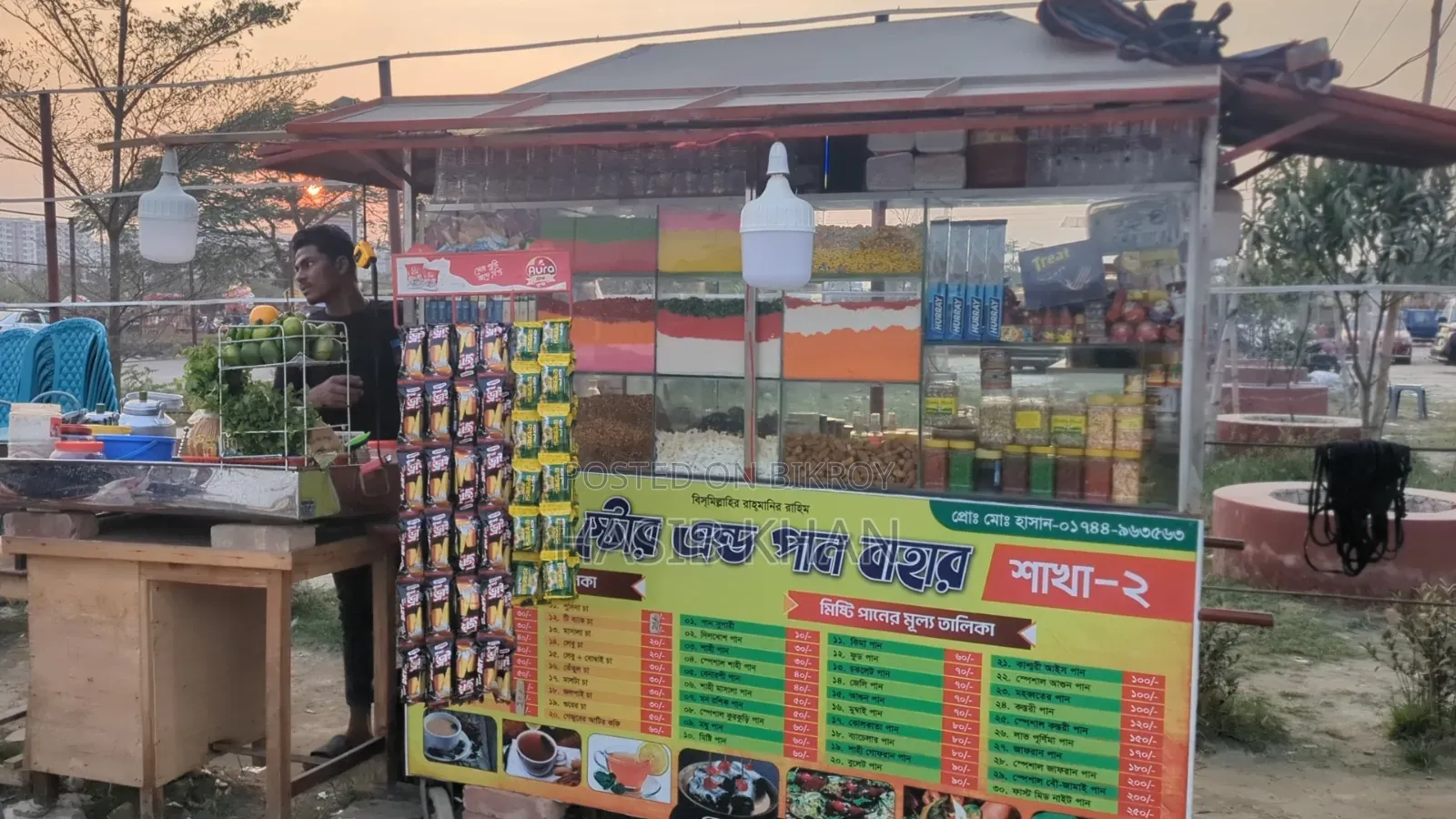 ফুট কোড, এই দোকানটি বিক্রি করা হবে। লম্বায় ৫ ফুট এবং পাশে ৩ ফুট।