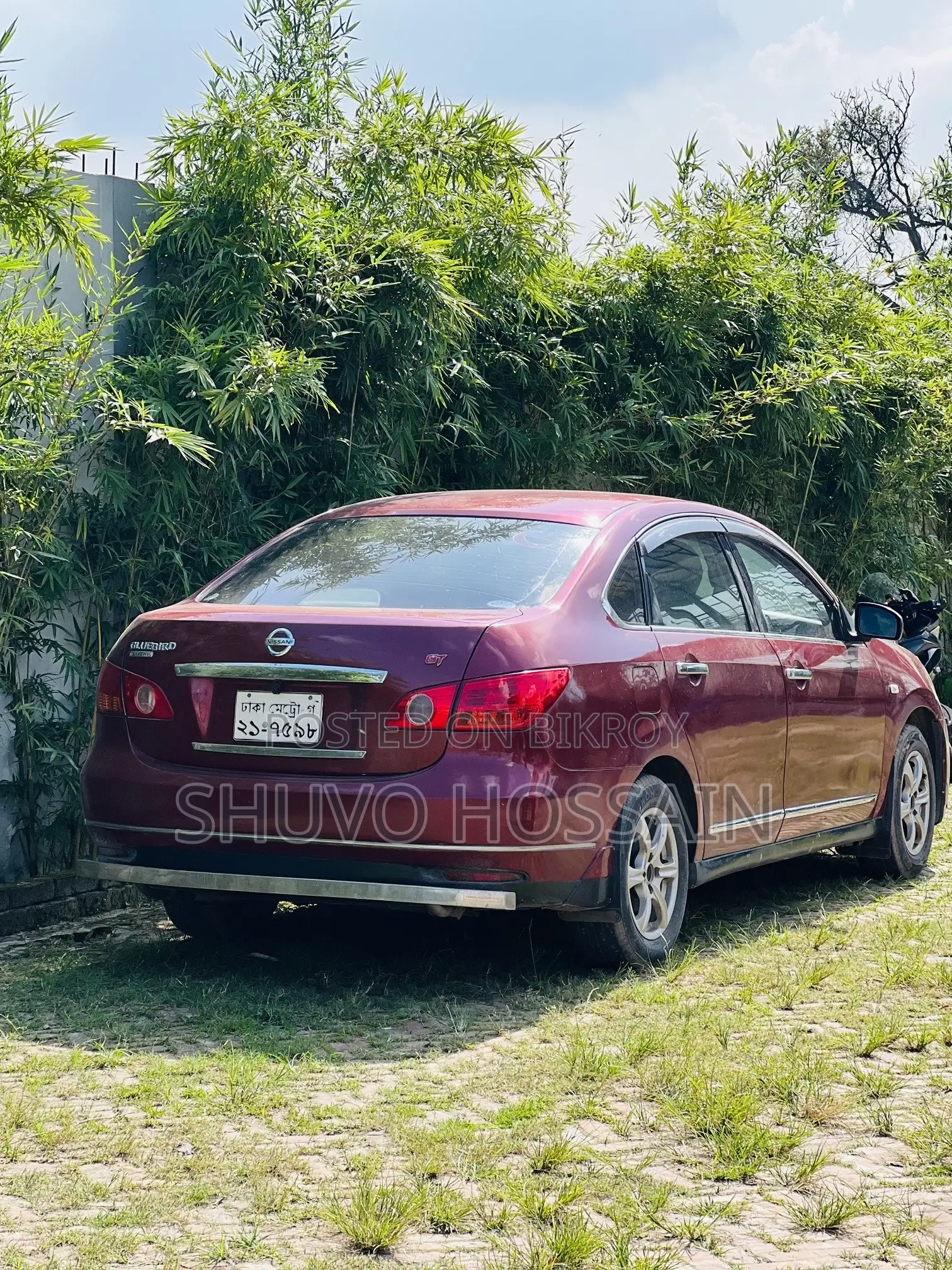 নিসান সিলফি ২০০৫ মেরুন