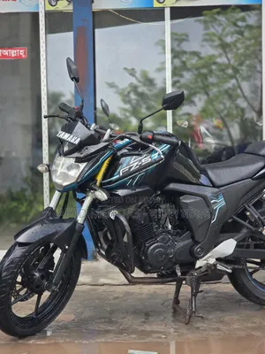 ইয়ামাহা এফজেডএস ভি২ ২০১৮ কালো