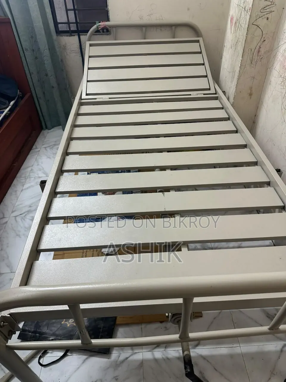 ম্যাট্রেস সহ হসপিটাল বেড