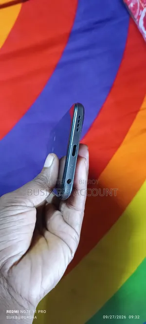 রিয়েলমি ধূসর