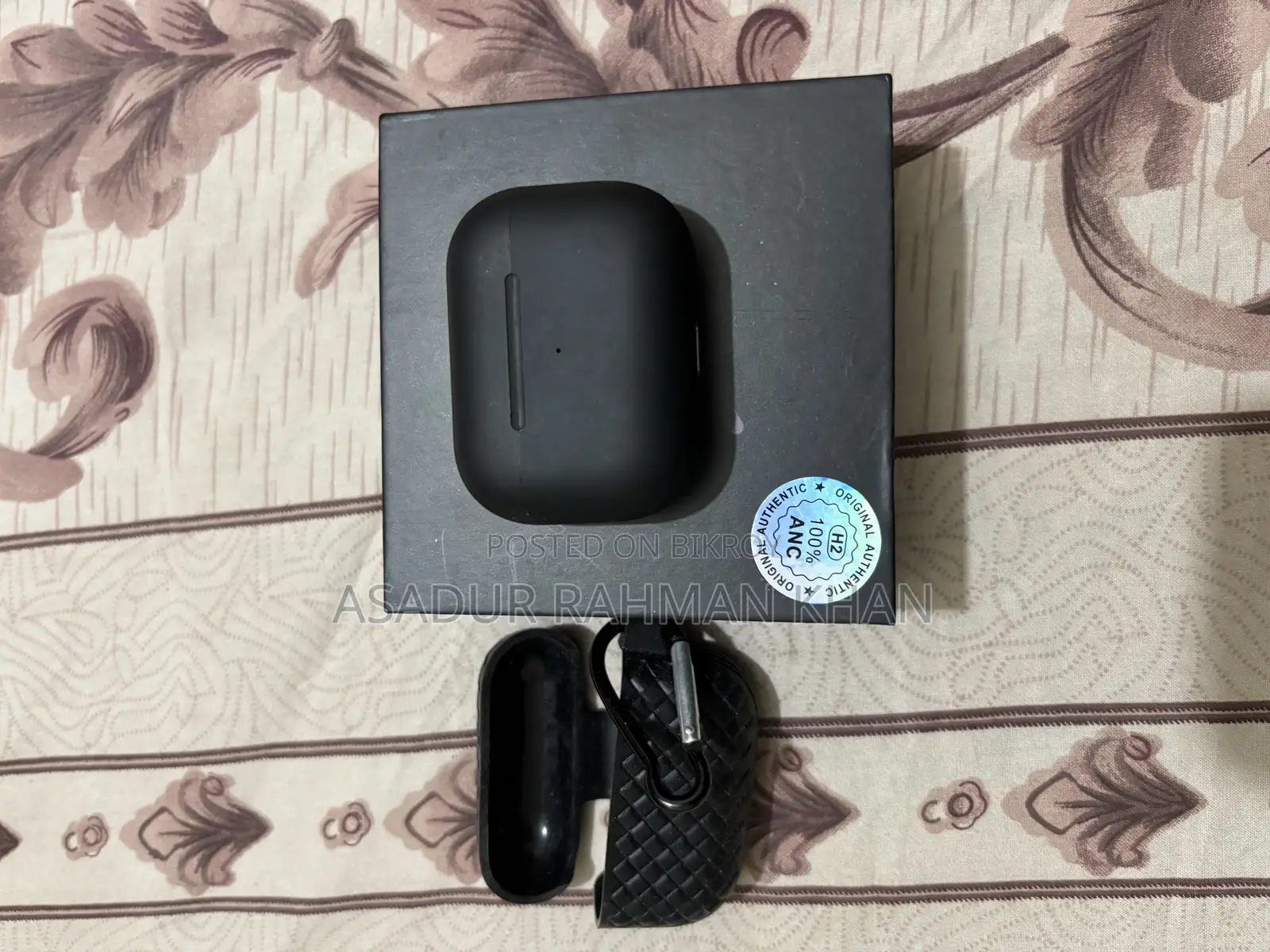 অ্যাপল এয়ারবাডস জেবিএল মিনি সাউন্ডবক্স