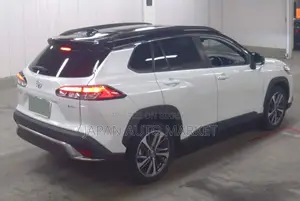 টয়োটা করোলা ক্রস ২০২৩ পার্ল