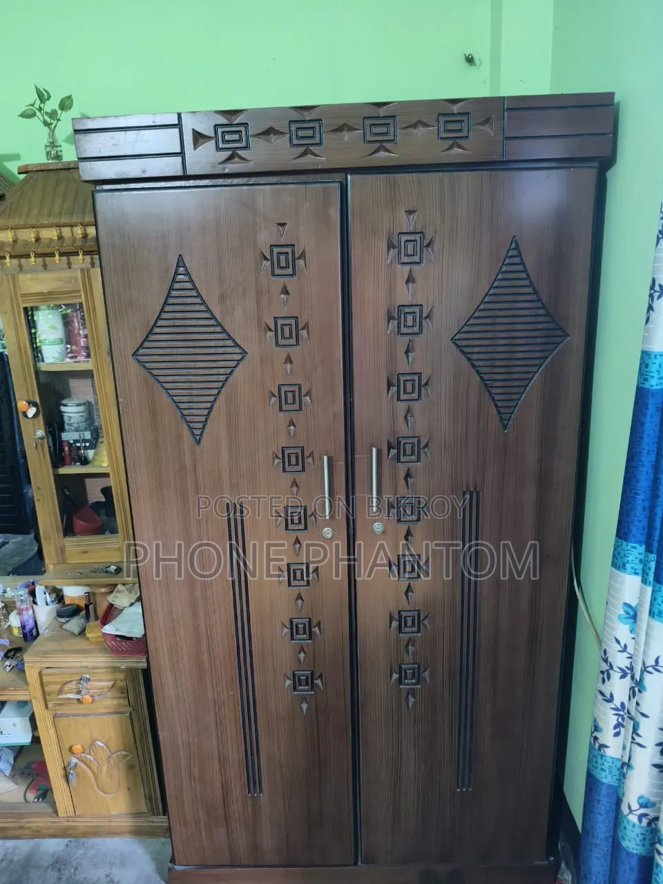 আলমিরা,ওয়াল সুকেশ,ড্রেস সিং টেবিল,ফ্রিজ।
