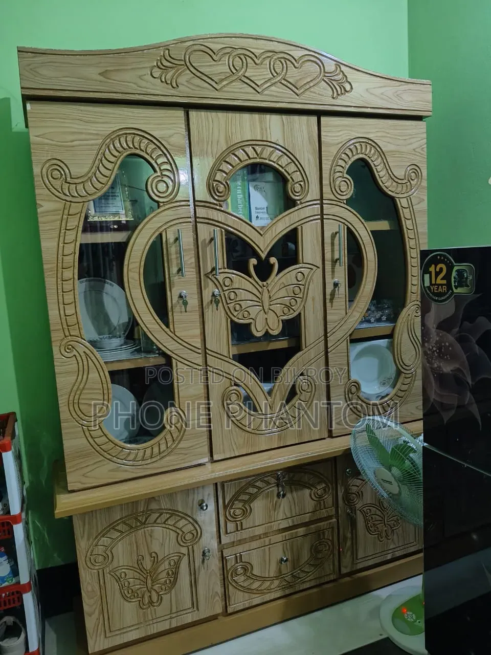আলমিরা,ওয়াল সুকেশ,ড্রেস সিং টেবিল,ফ্রিজ।