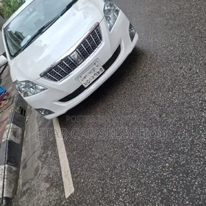 টয়োটা প্রিমিও ২০১২ পার্ল