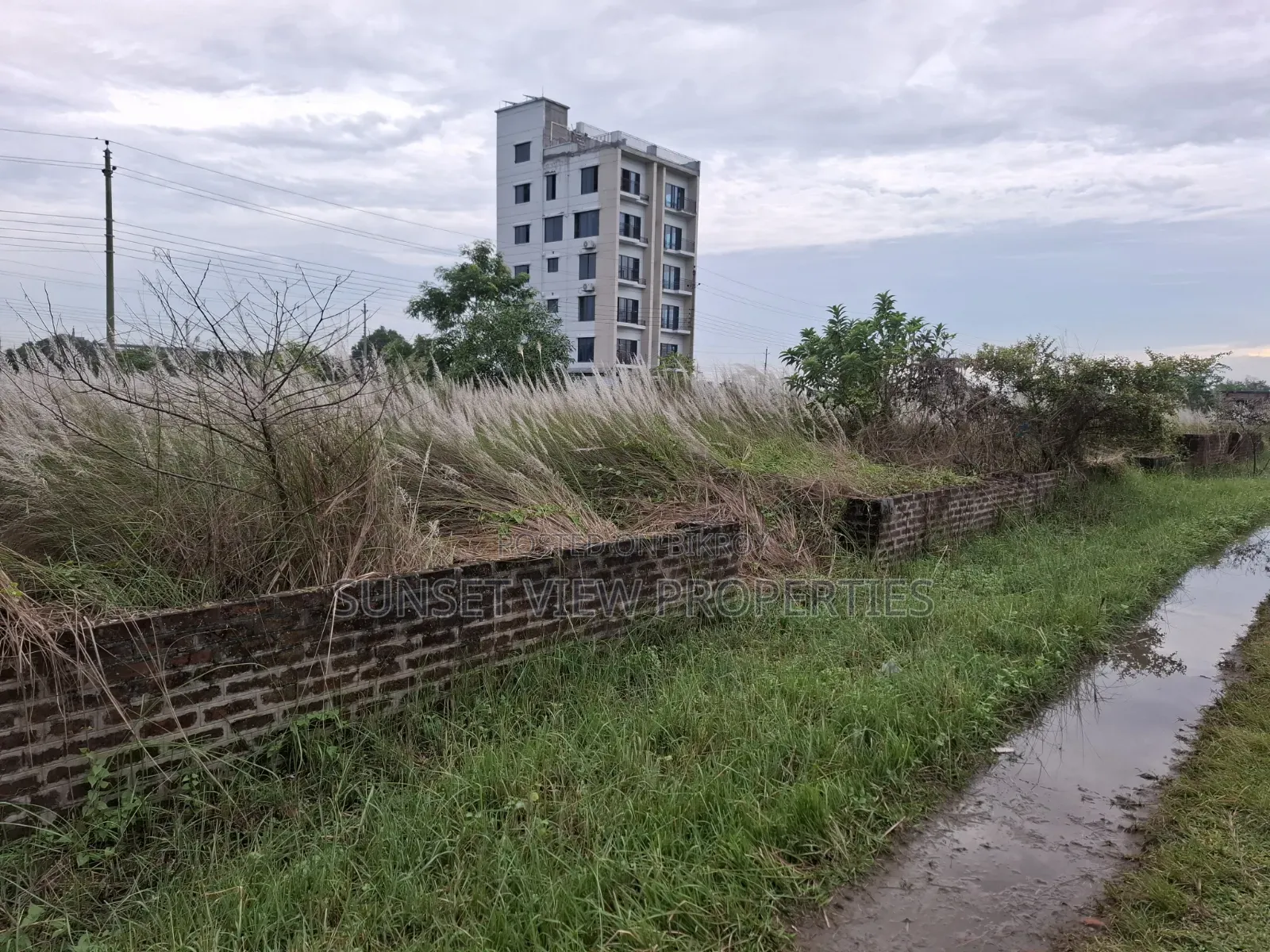 N=Block || South Face || Near 200 Feet Ready Plot Sale