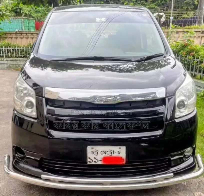টয়োটা নোয়া ২০০৯ কালো
