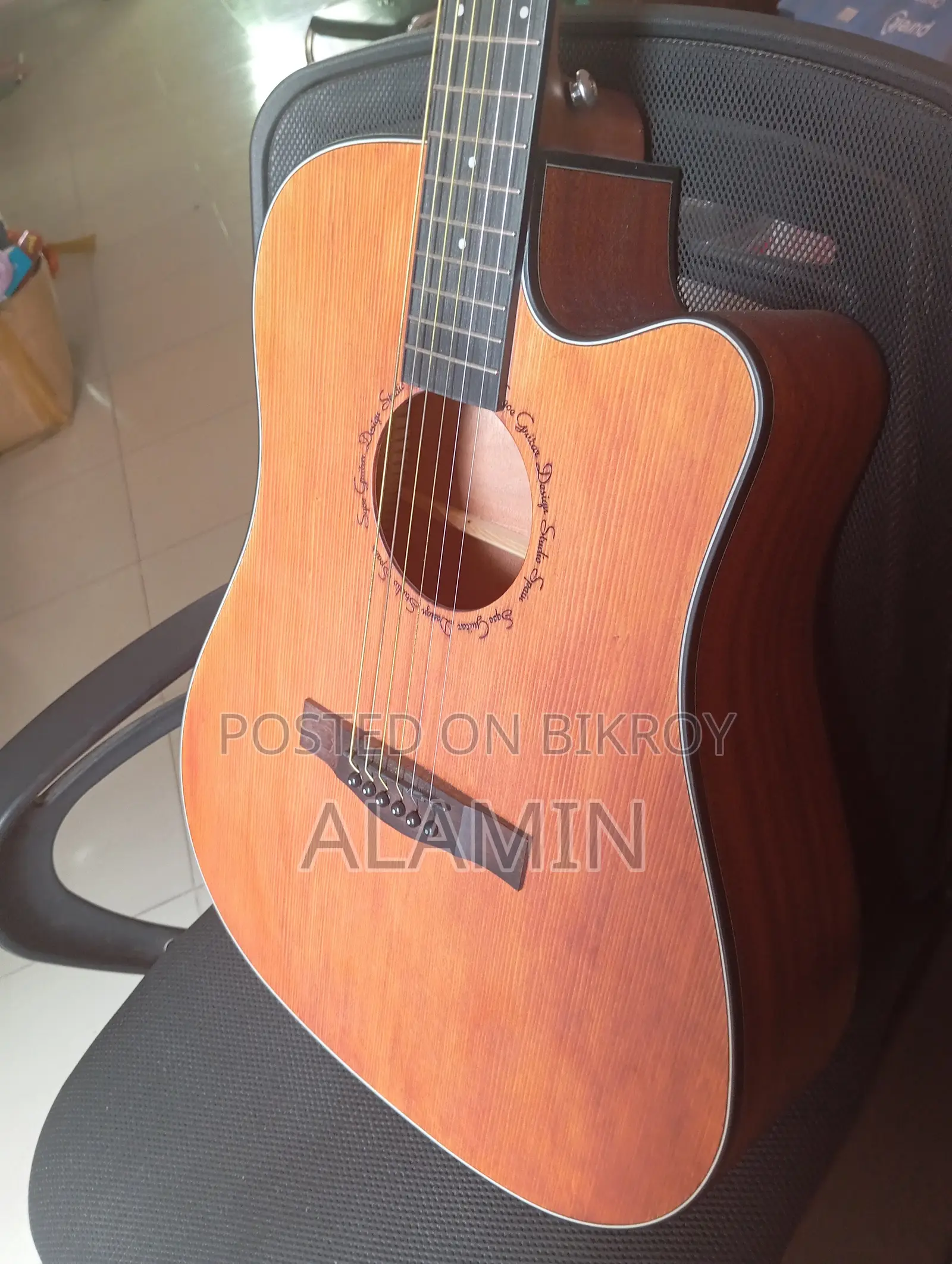 অ্যাকোস্টিক গিটার (Sqoe BC-Fgs Cutaway Dreadnought) মাত্র ৩ মাস ব্যবহৃত