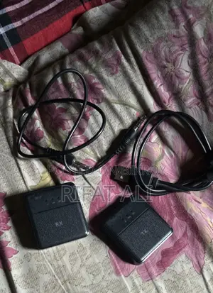 Wireless microphone set (Tx + Rx) –