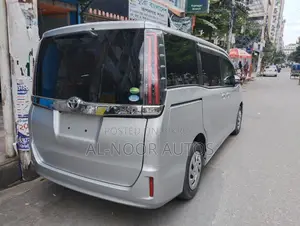 Toyota Noah 2.0 Four-Wheel Drive (8 Seater) 2021 Silver