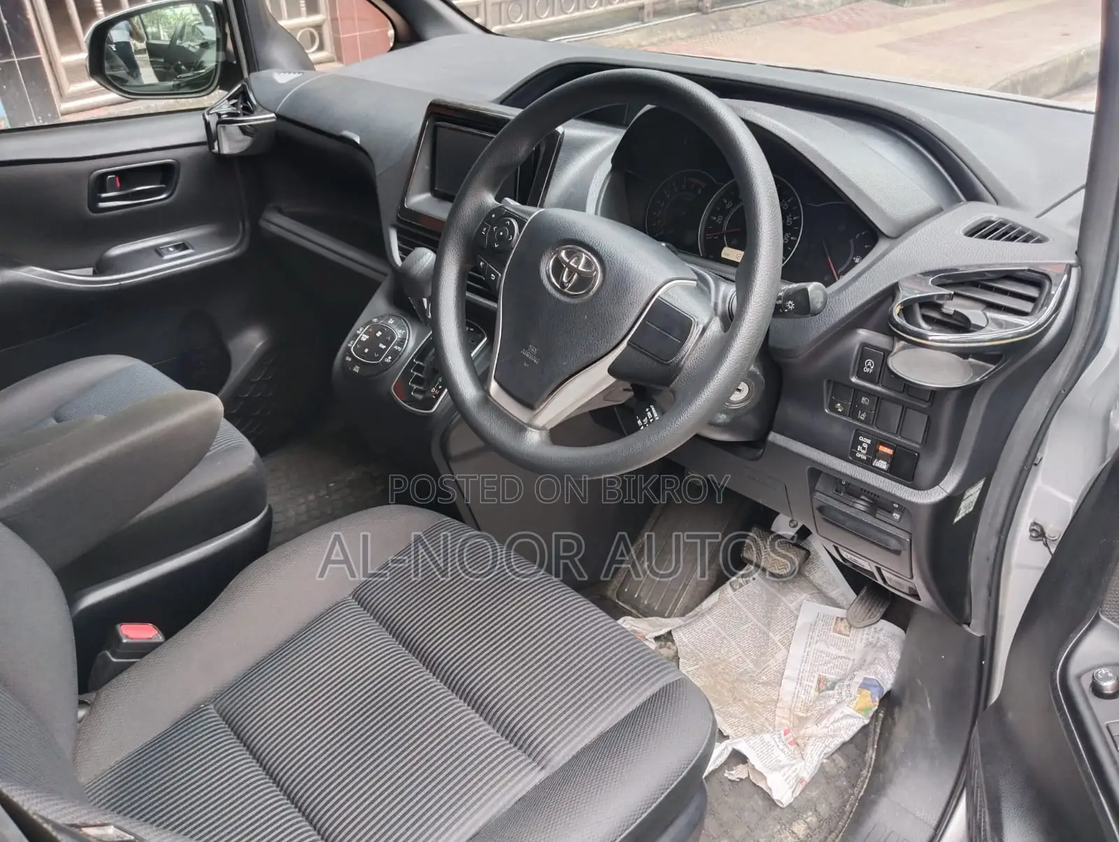 Toyota Noah 2.0 Four-Wheel Drive (8 Seater) 2021 Silver