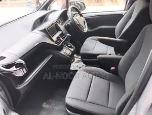 Toyota Noah 2.0 Four-Wheel Drive (8 Seater) 2021 Silver