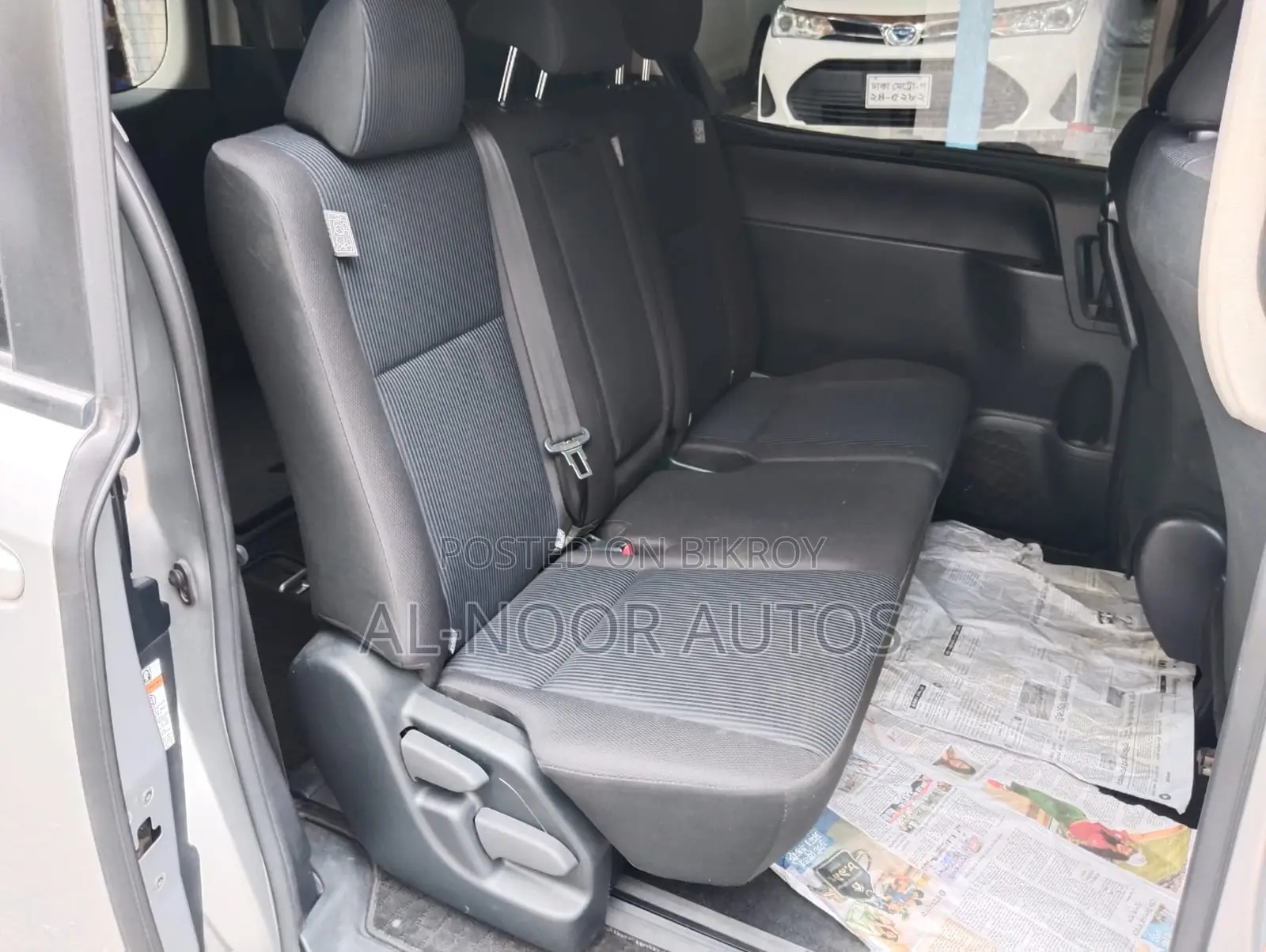 Toyota Noah 2.0 Four-Wheel Drive (8 Seater) 2021 Silver