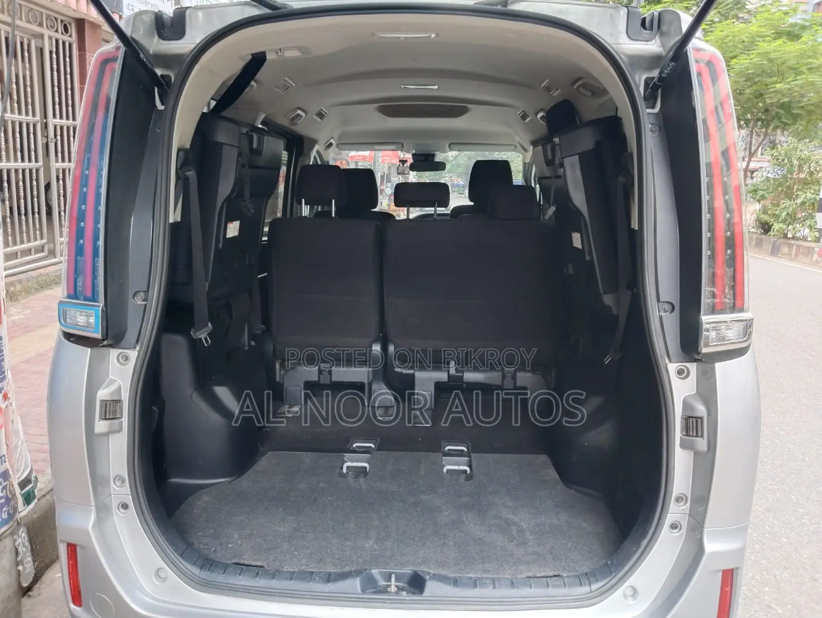 Toyota Noah 2.0 Four-Wheel Drive (8 Seater) 2021 Silver