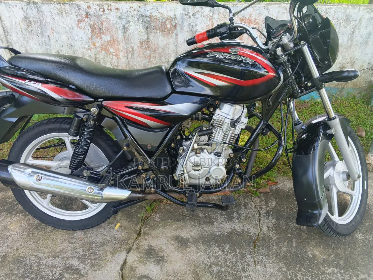 বাজাজ ডিসকভার ১২৫ ২০১৭ কালো