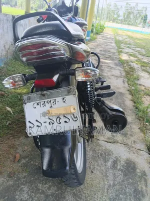 বাজাজ ডিসকভার ১২৫ ২০১৭ কালো