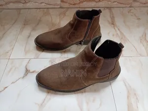 চেলসি বুট ৪২ সাইজ অলিভ কালার