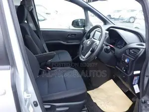 Toyota Noah 1.8 Front-Wheel Drive Hybrid (7 Seater) 2021 Silver