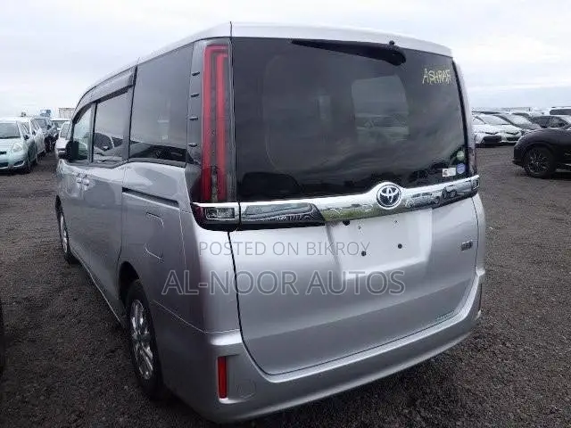 Toyota Noah 1.8 Front-Wheel Drive Hybrid (7 Seater) 2021 Silver