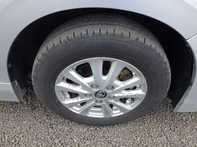 Toyota Noah 1.8 Front-Wheel Drive Hybrid (7 Seater) 2021 Silver