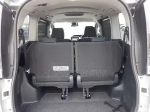 Toyota Noah 1.8 Front-Wheel Drive Hybrid (7 Seater) 2021 Silver