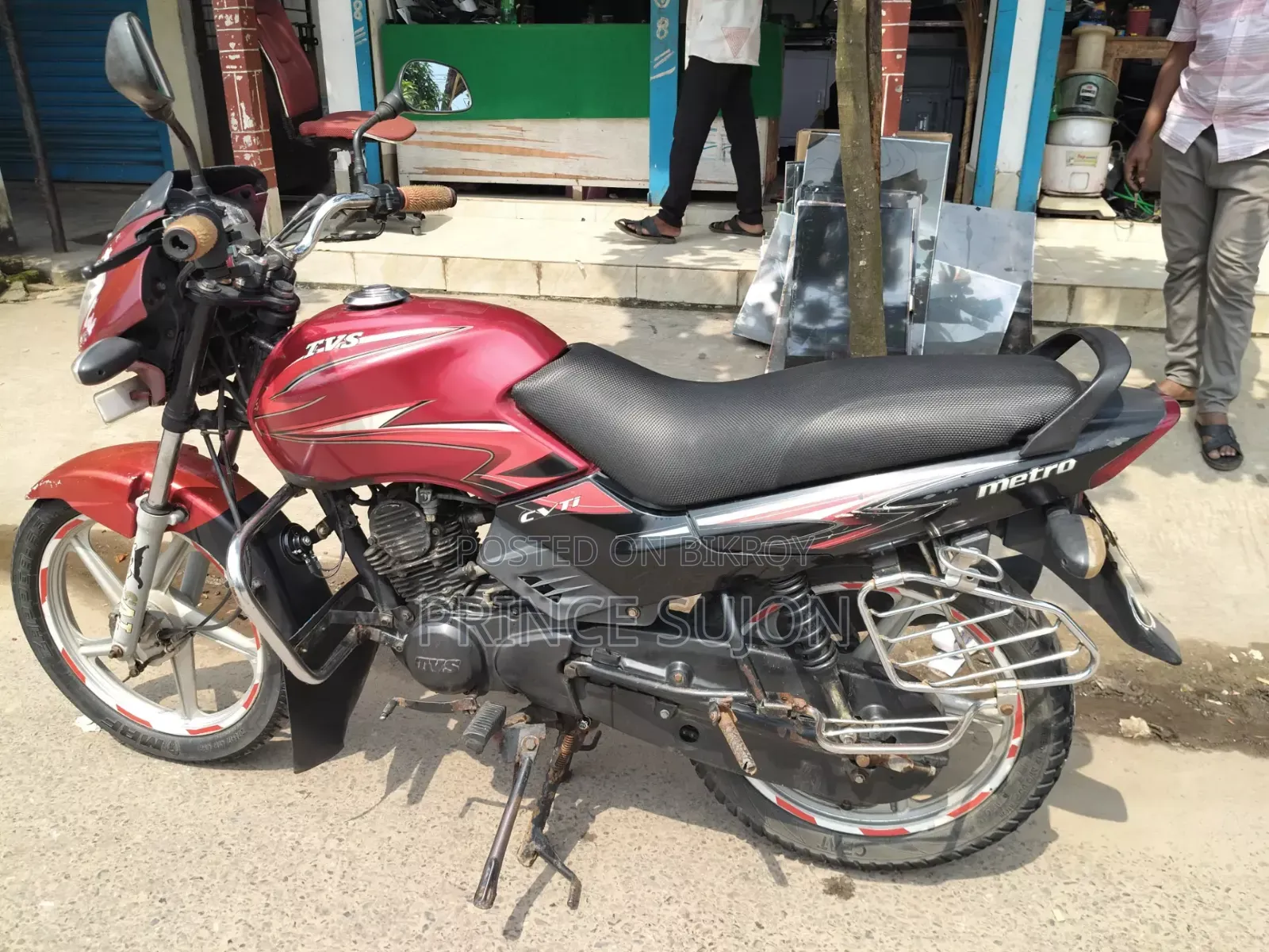 টিভিএস মেট্রো ২০১২ লাল