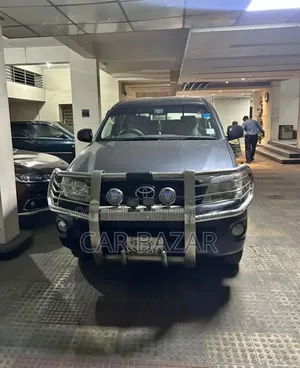 Toyota Hilux 2.5 D-4D 4X4 SRX 2010 Gray