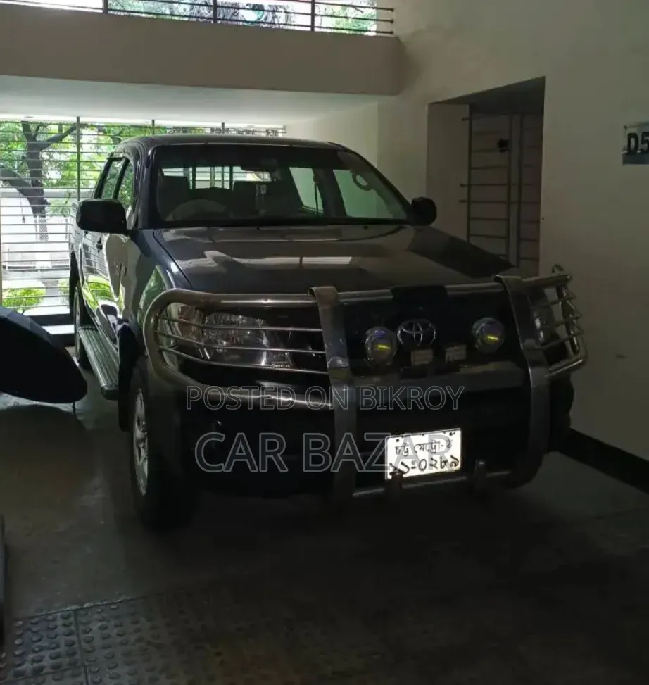 Toyota Hilux 2.5 D-4D 4X4 SRX 2010 Gray