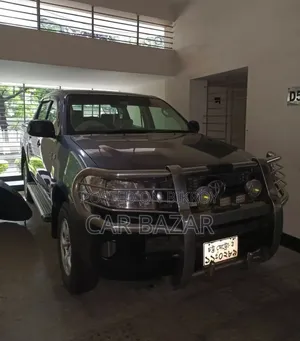 Toyota Hilux 2.5 D-4D 4X4 SRX 2010 Gray