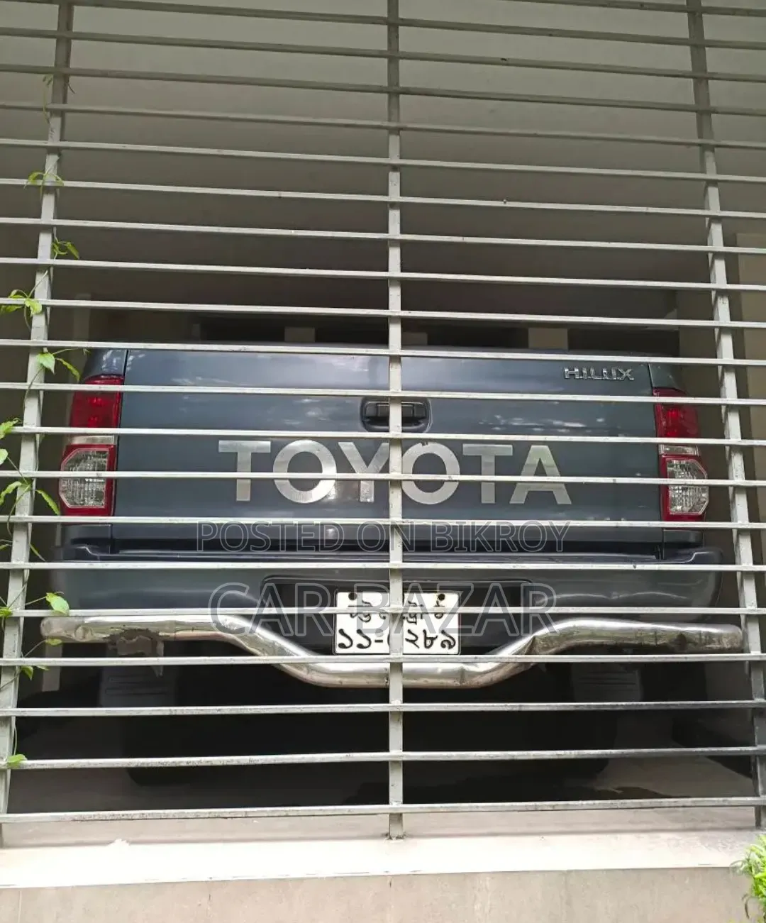 Toyota Hilux 2.5 D-4D 4X4 SRX 2010 Gray