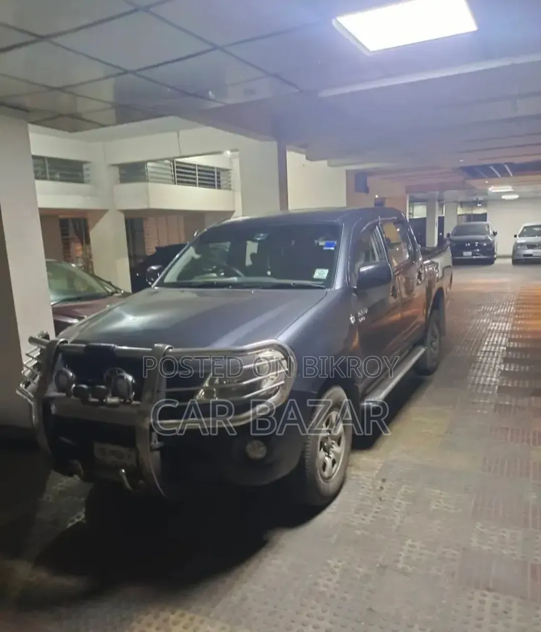 Toyota Hilux 2.5 D-4D 4X4 SRX 2010 Gray