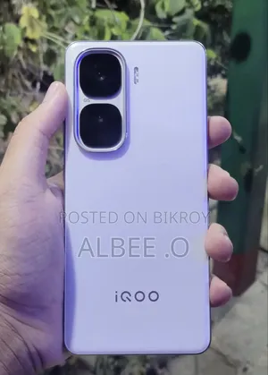 iQOO 256 GB White