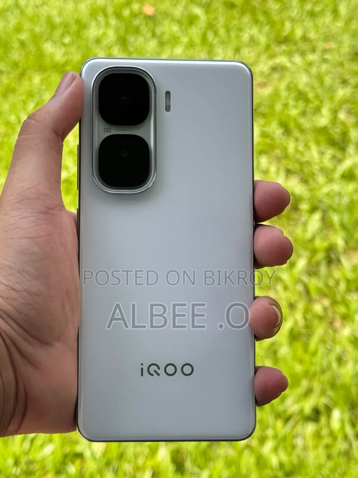 iQOO 256 GB White