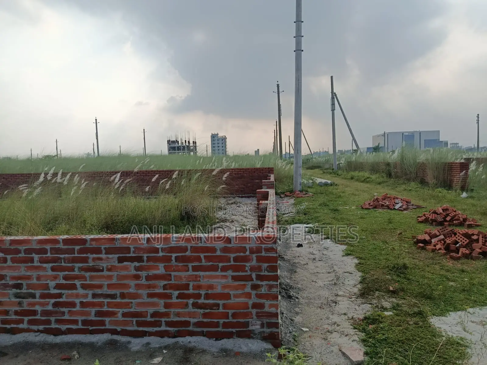 এন-ব্লক ৩-কাঠা ৪০'/২৫' রোড কর্নার প্লট বিক্রি