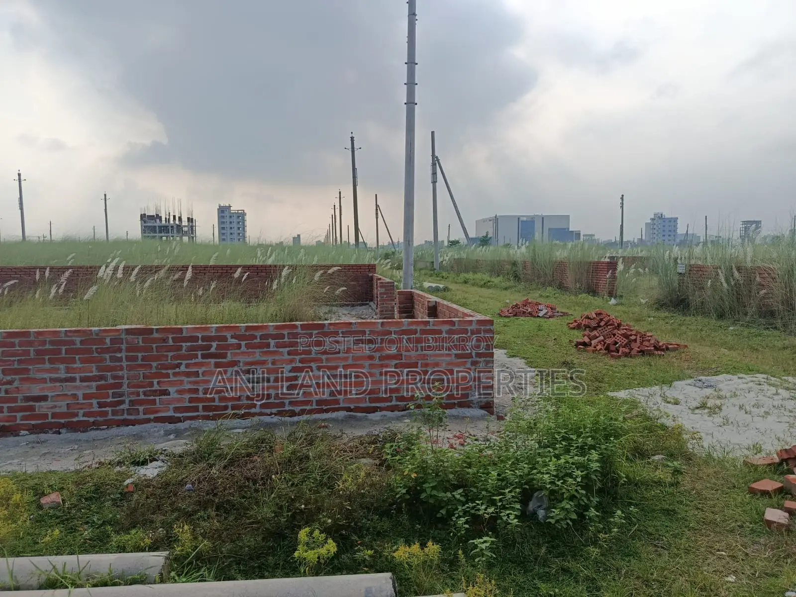 এন-ব্লক ৩-কাঠা ৪০'/২৫' রোড কর্নার প্লট বিক্রি