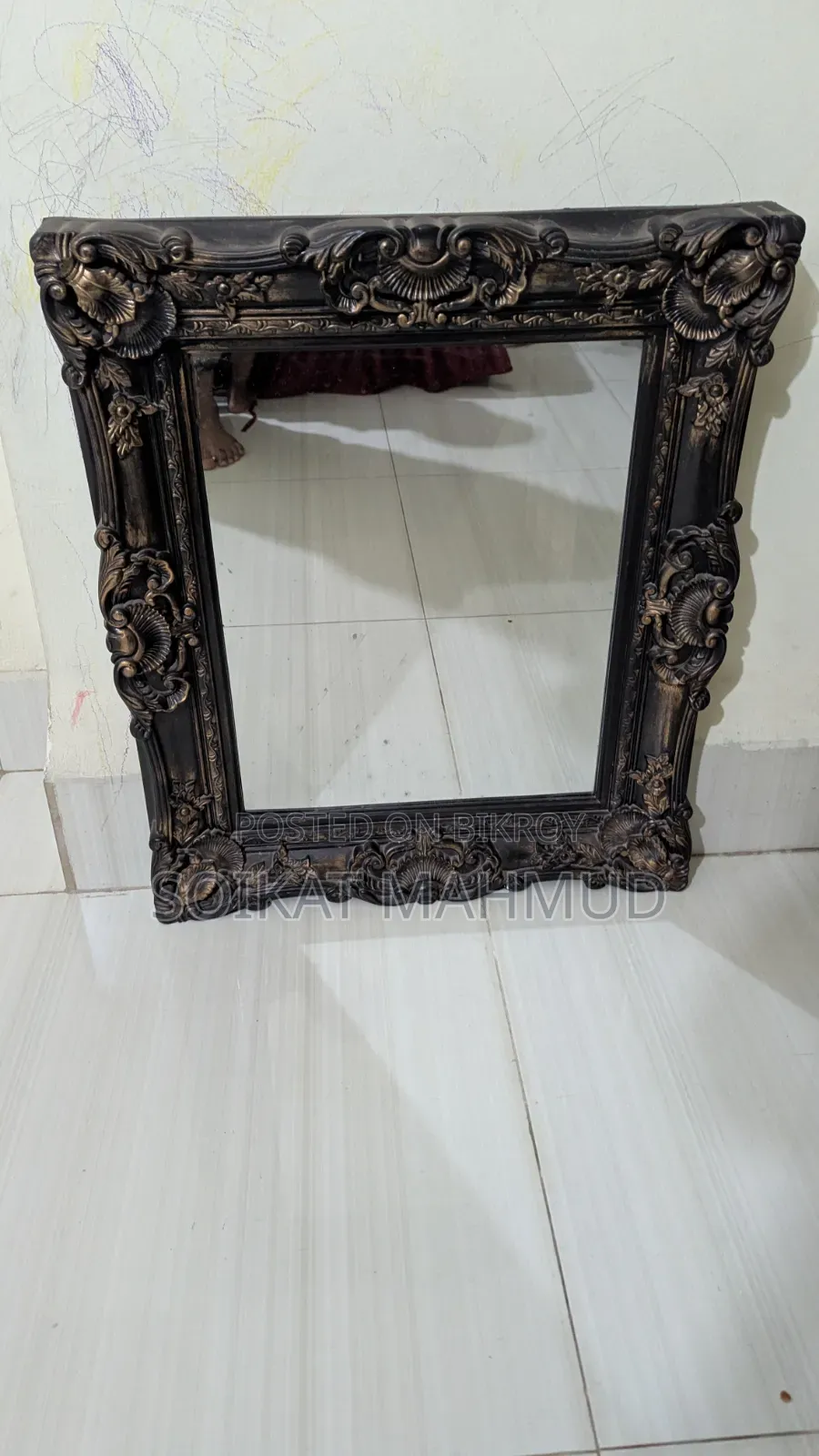 লুকিং গ্লাস বিক্রি হবে ১৫০০ টাকা। ঠিকানায় এসে নিতে হবে