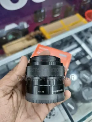 সনি ৩৫মিমি ১.৮ ওএসএস লেন্স