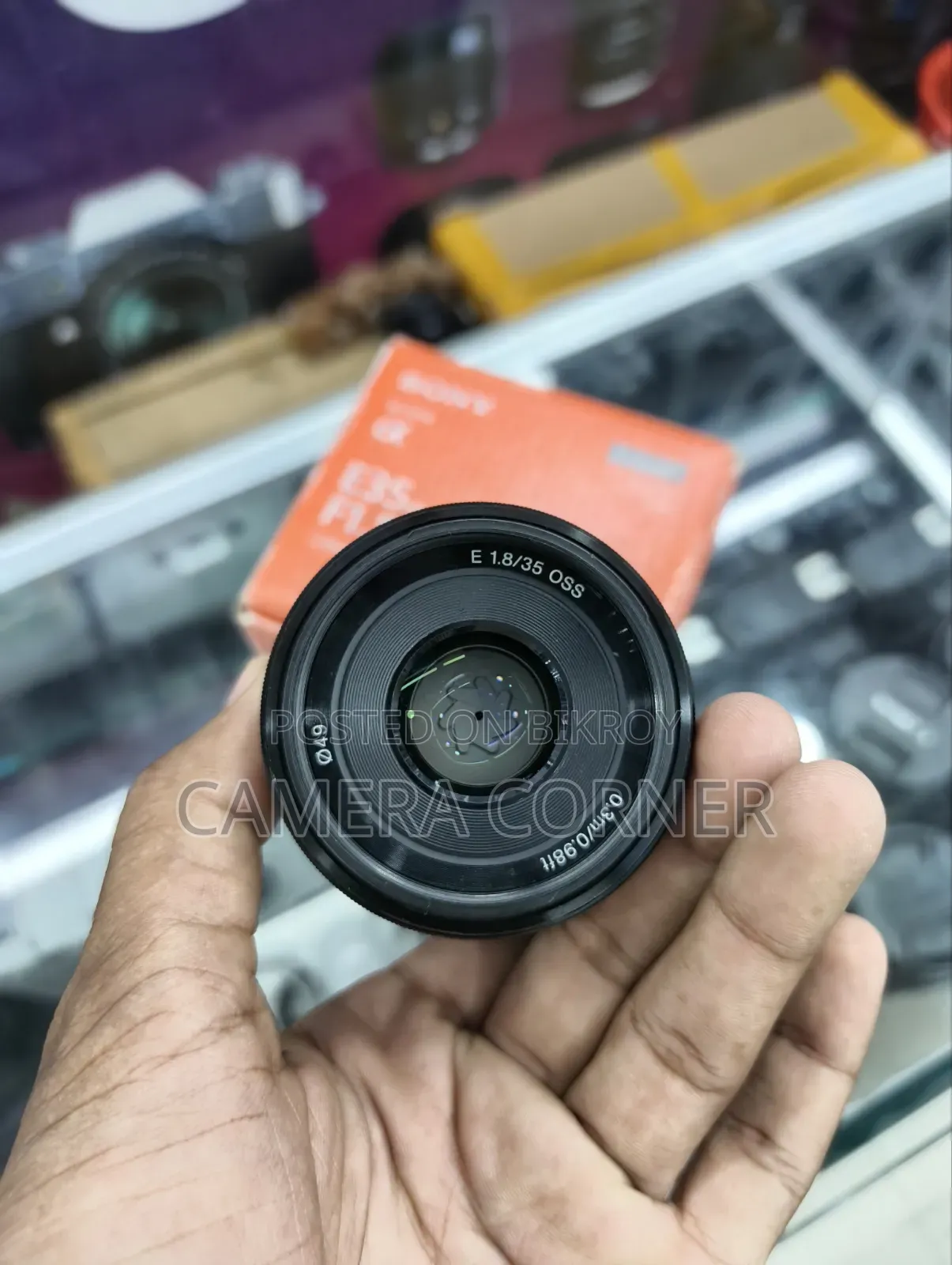 সনি ৩৫মিমি ১.৮ ওএসএস লেন্স