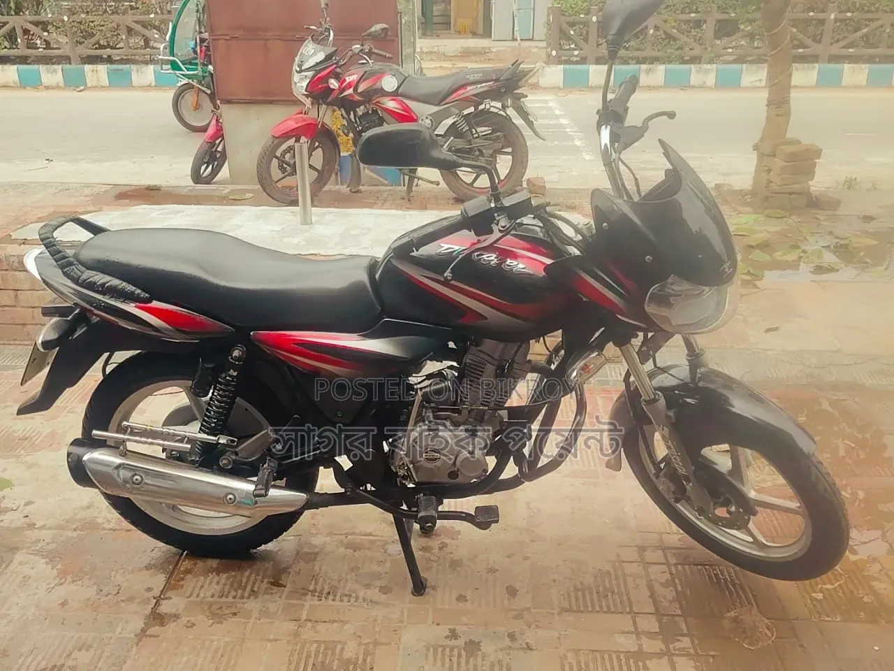 বাজাজ ডিসকভার ১২৫ ২০১৭ কালো