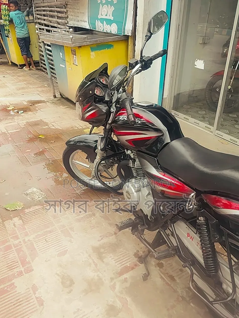 বাজাজ ডিসকভার ১২৫ ২০১৭ কালো