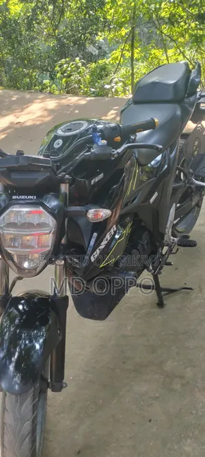সুজুকি জিক্সার ২০২৪ কালো