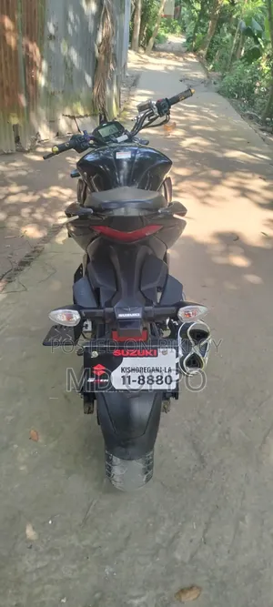 সুজুকি জিক্সার ২০২৪ কালো