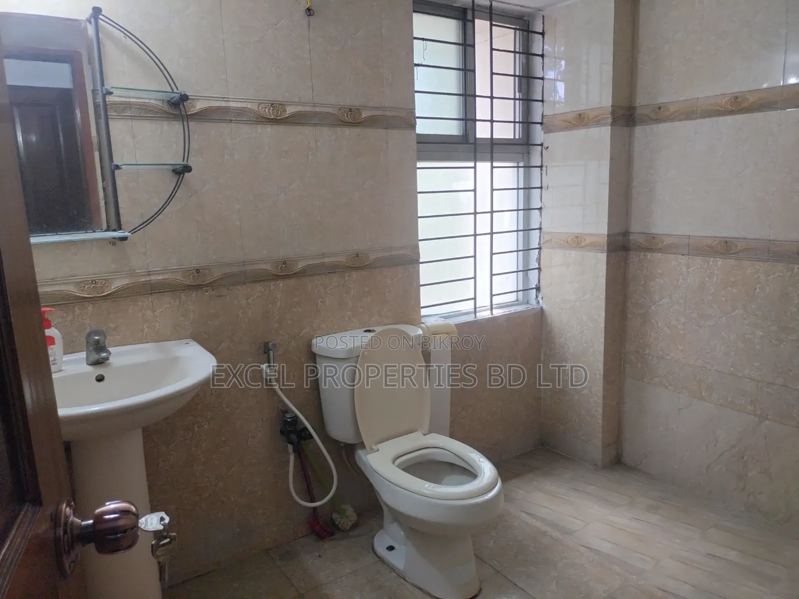বনানীতে ৩ বেডরুমের অ্যাপার্টমেন্ট বিক্রয়