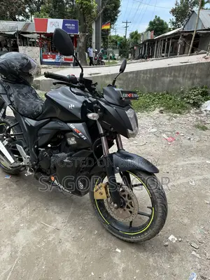সুজুকি জিক্সার ২০২৩ কালো