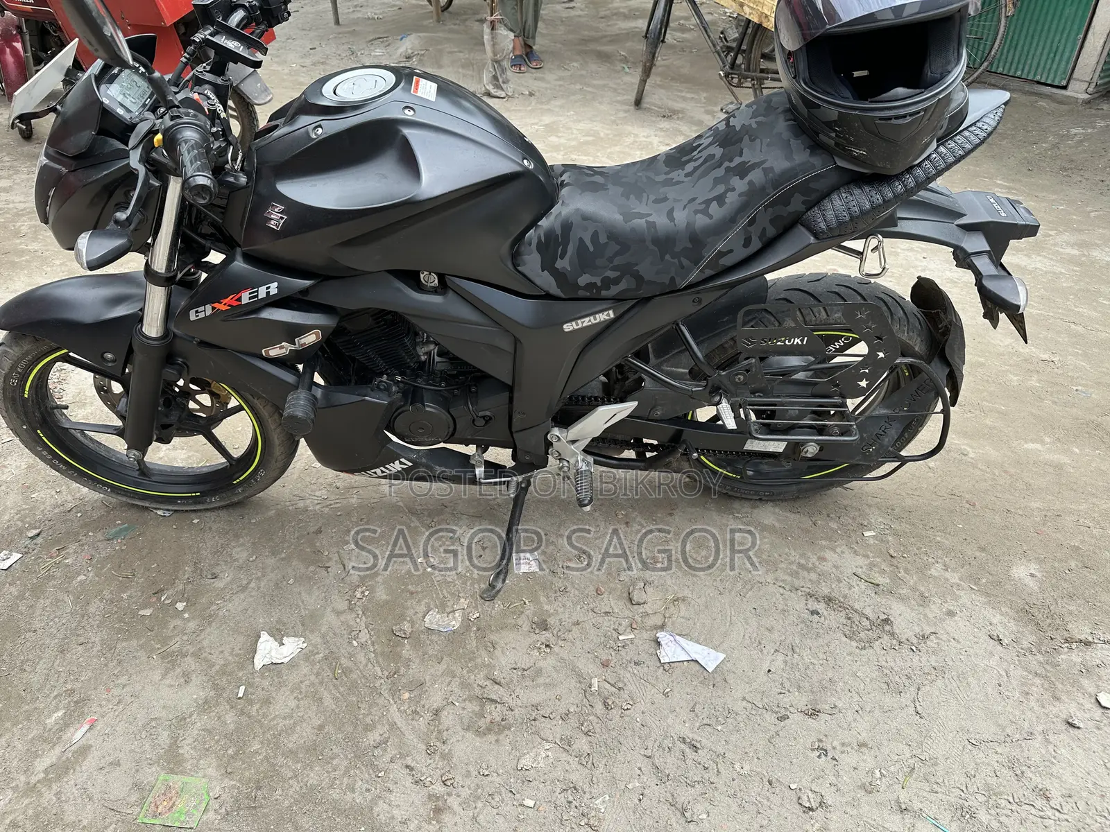 সুজুকি জিক্সার ২০২৩ কালো