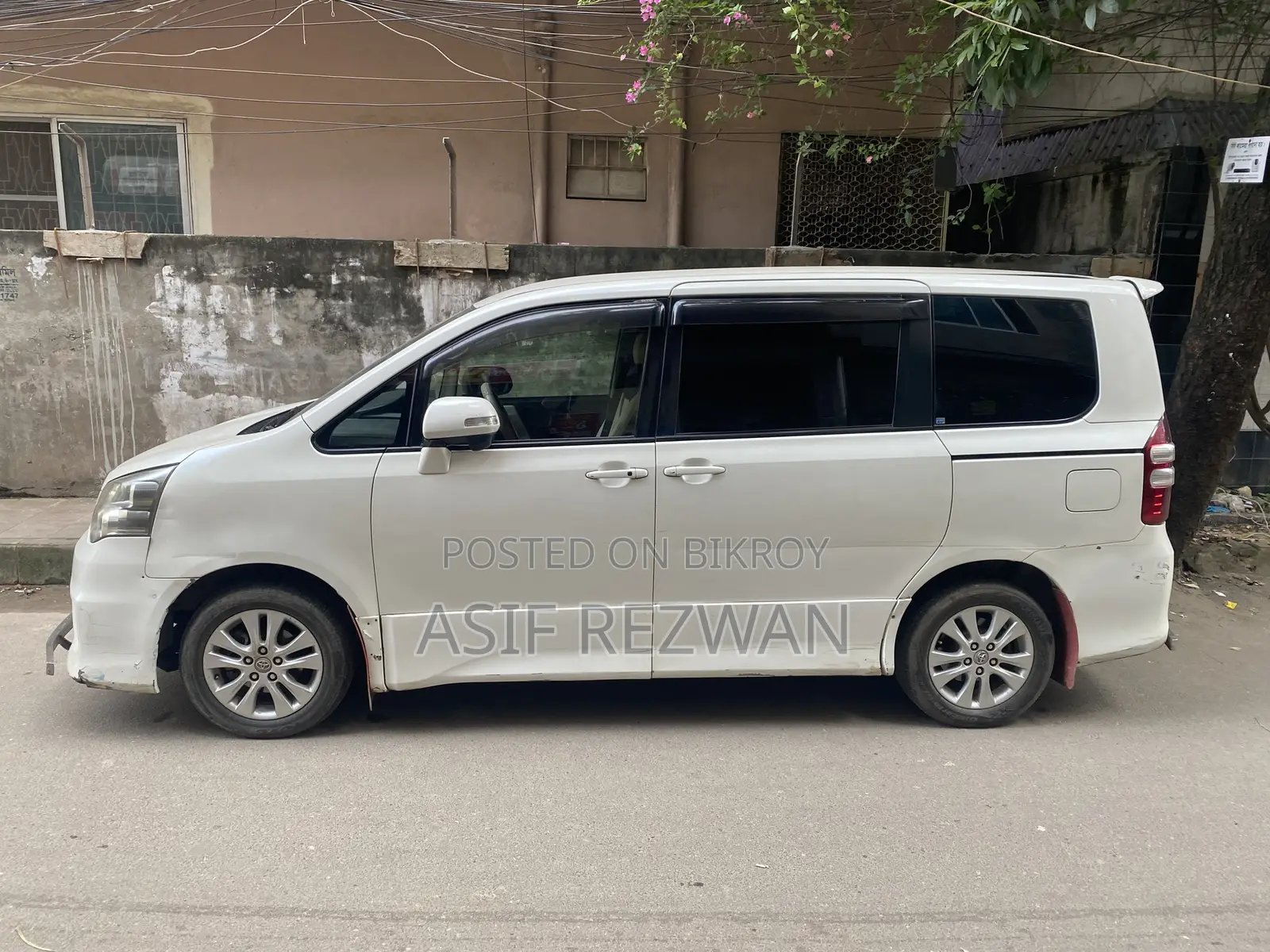 টয়োটা নোয়া ২০১০ পার্ল